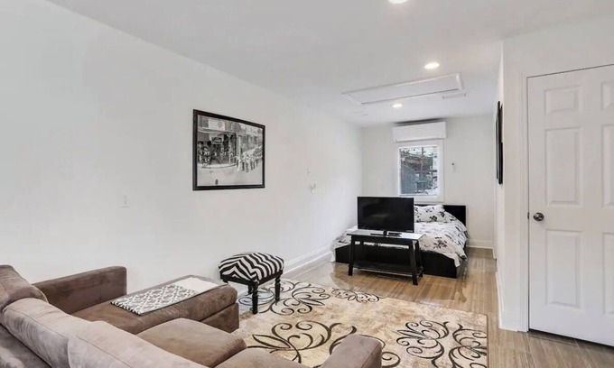 Treme Apartment | Cute Studio 10min to French Quarter, free gated parking.