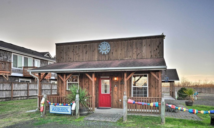 Long Beach Apartment | Cute Studio Abode - Steps to Long Beach Boardwalk!