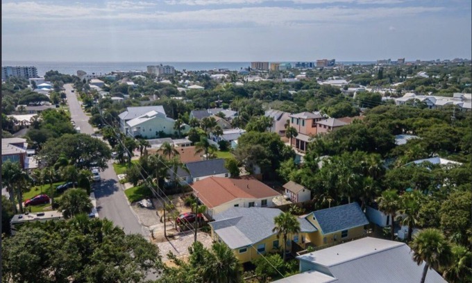 New Smyrna Beach Apartment | Cute Studio just 2 blocks from New Smyrna Beach & Flagler Ave.