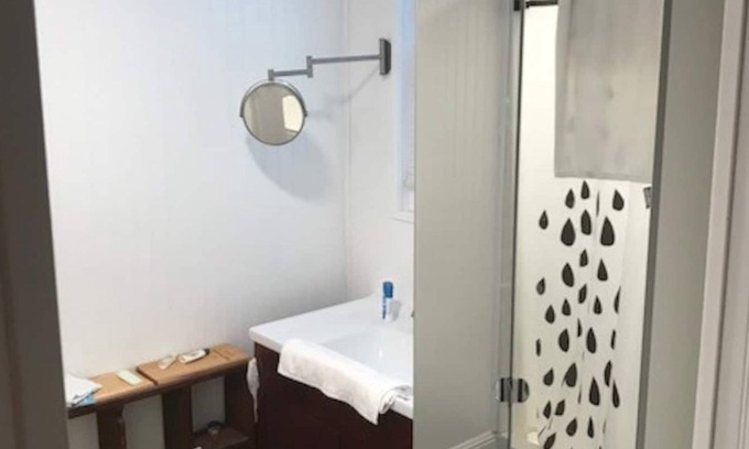 Greensboro House | Cute Tiny House Dream- IKEA Theme- Pet Friendly