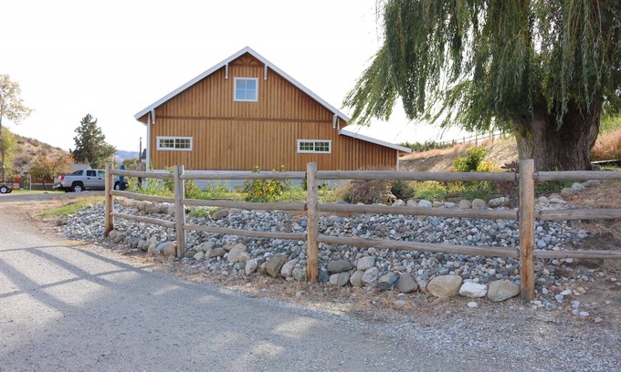 Manson Apartment | Cute Winemakers Apartment in the Middle of Tadasana Vineyard Estate.