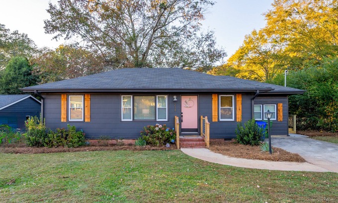Monroe House | Cutest house in Monroe, GA - Walk to downtown.