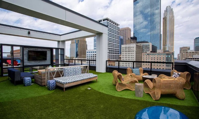 Downtown Minneapolis Apartment | CW Studio Sky Lounge Rooftop Pool Gym K