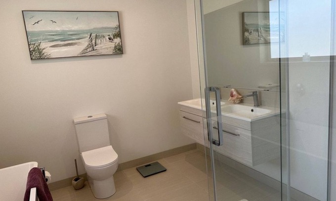 Lowburn House | Cycle trails right on door step, 5 minute walk to shopping center, cafe/Bars.