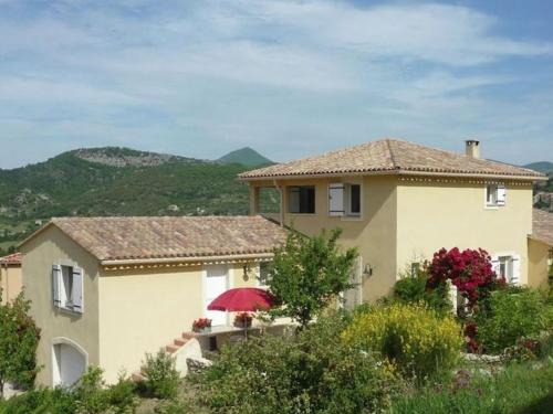 Montbrun-les-Bains Apartment | Cycling Escape in Montbrun