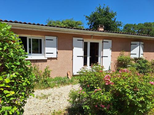 Grayan-Et-L'Hopital House | Dépendance dans la verdure