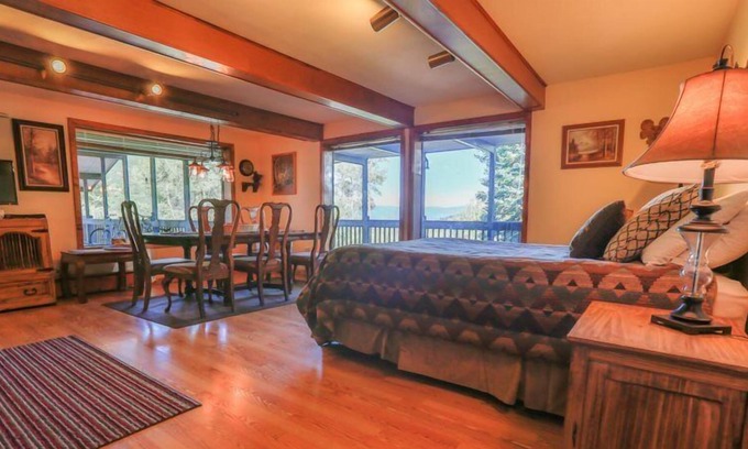 Glenwood Springs Condo | D1: Larger than the standard Studio, D1 has lots of extra space and great views.