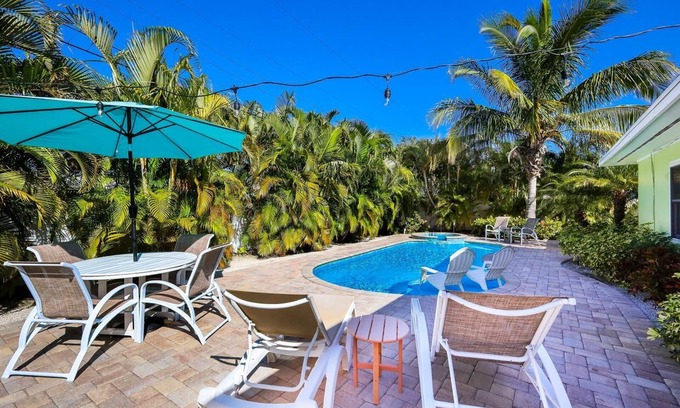 Holmes Beach House | Da Beach House: 2 Blocks to Beach, Pool & Spa by Anna Maria Life Vacation Rentals