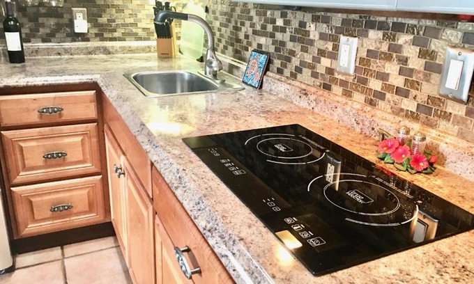 Historic Kailua Village Apartment | Da Kona West 305