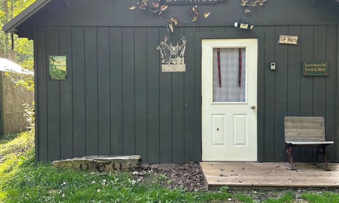 Grayling Cabin | Da Turdy Point Buck Bunkhouse - Lake Access! Grayling - Gaylord