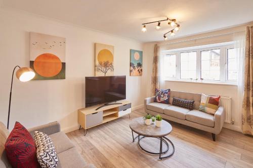 Darlington House | Dacama at Dene Grove- with Patio and 2 Free Parking