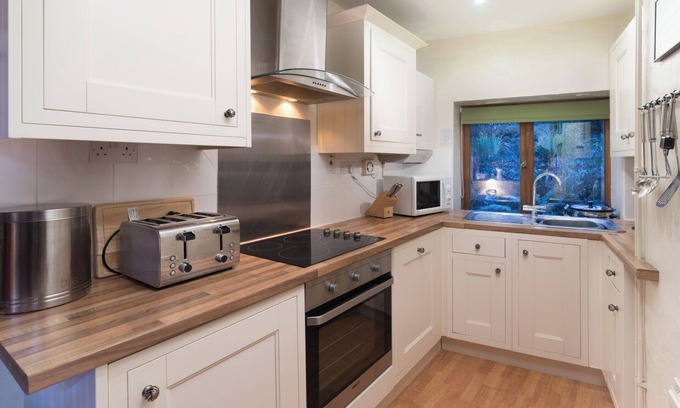 Berrynarbor Cottage | Dairy Barn Cottage set in Courtyard @ The Home Away South