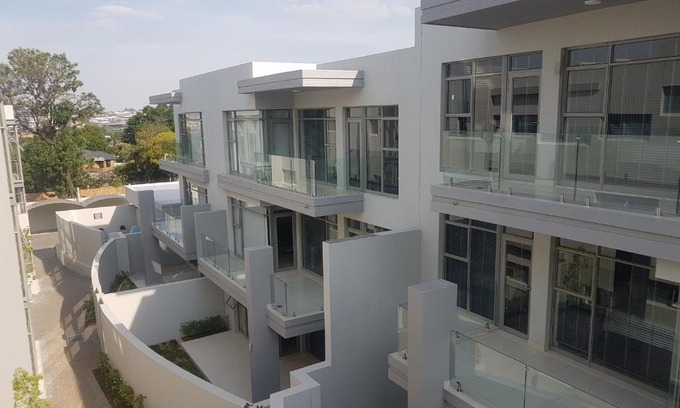 Sandown Apartment | Daisy Place