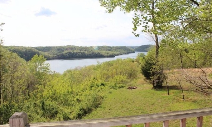 Byrdstown Cabin | Dale Hollow Lake- Gorgeous Lake View, Hot Tub, WiFi, Sleeps 7