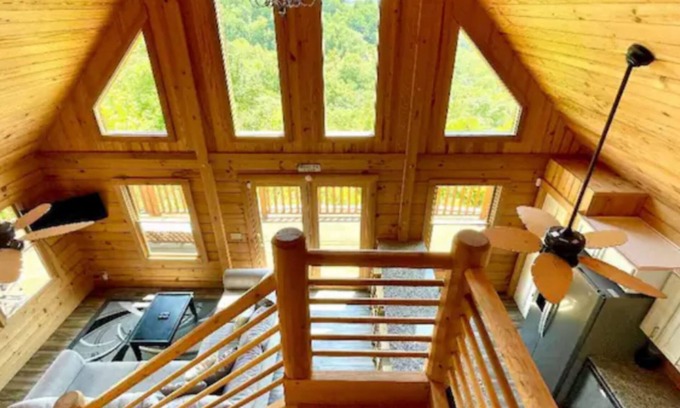 Byrdstown Cabin | Dale Hollow Lakeview Getaway Log Cabin 3 Bedroom 2.5 Baths Scenic View Game Room