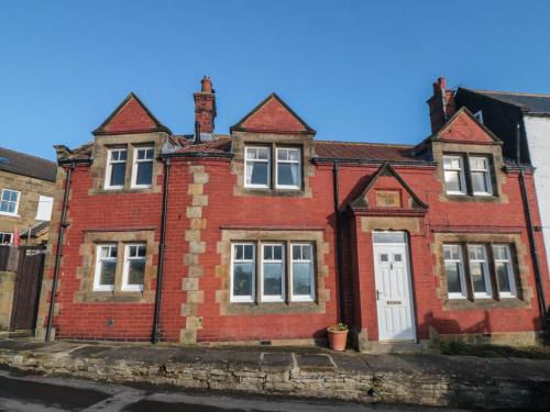Fylingthorpe House | Dale View