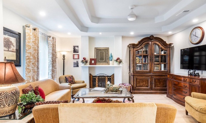 Northwest Dallas House | Dallas Flair House Midway-Hollow, Uptown close by