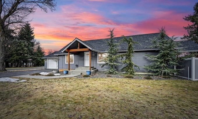 Dalton Gardens House | Dalton Garden Escape - 8 minutes from Hayden Lake