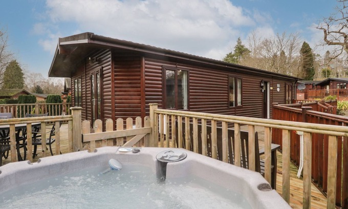 Troutbeck Bridge Cottage | DAMSON LODGE, pet friendly, with hot tub in Windermere
