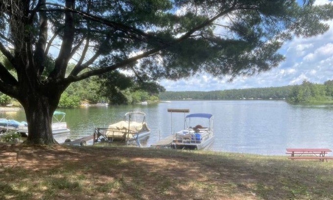 Danbury Cabin | DANBURY 3 BEDROOM LAKEFRONT CABIN