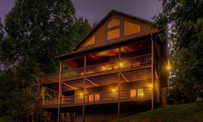 My Mountain Cabin | Dancing Bear- Hot Tub | Pool Table | Screened Porch | Gaming Room