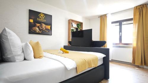 Mulheim-Karlich Apartment | DANESSI-Business-Apartment, nahe Industriegebiet und Koblenz, WLAN, Smart TV Boxspringbett, Vollausgestattete Küche mit Ninja Heißluft, WMF uvm