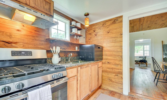 Danville House | Danville Home w/Patio < 1/2 Mi to Caesars Casino!