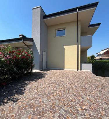 Paderno Franciacorta Apartment | Dany's Chill House