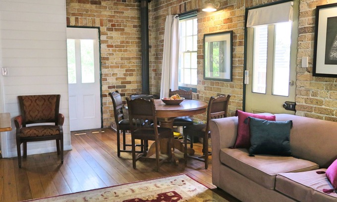 Berrima House | Daphne cottage - Heritage two storey 2 bedroom cottage in Historical Berrima