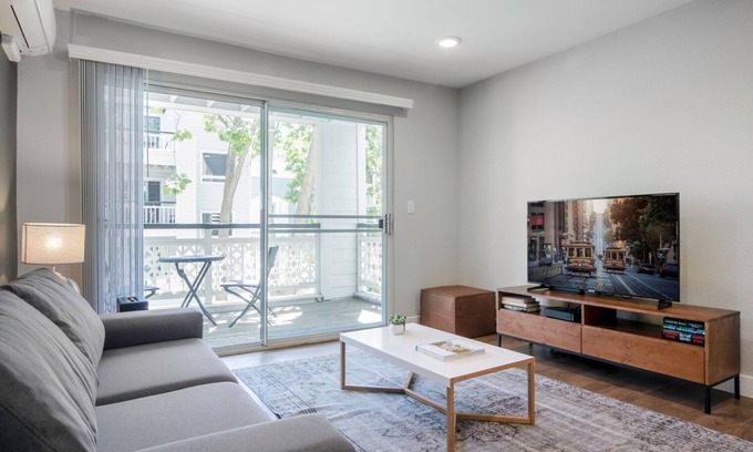 Old Mountain View Apartment | Dapper Downtown Mountain View 2BR w/pool, gym, parking, by Blueground