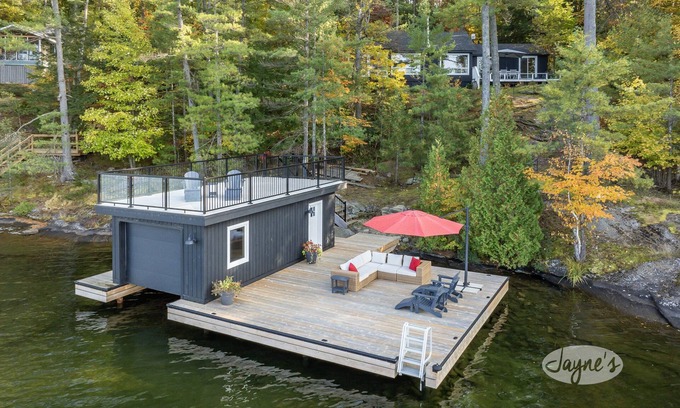 Seguin Cottage | Darling 3 bed 2 bath cottage on Lake Joseph with Bunkie! NW Exposure! Boathouse