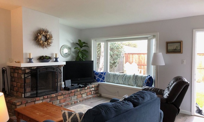 Pierpont Bay House | Darling Beach Cottage Off Pierpont - 1/2 Block from Sand