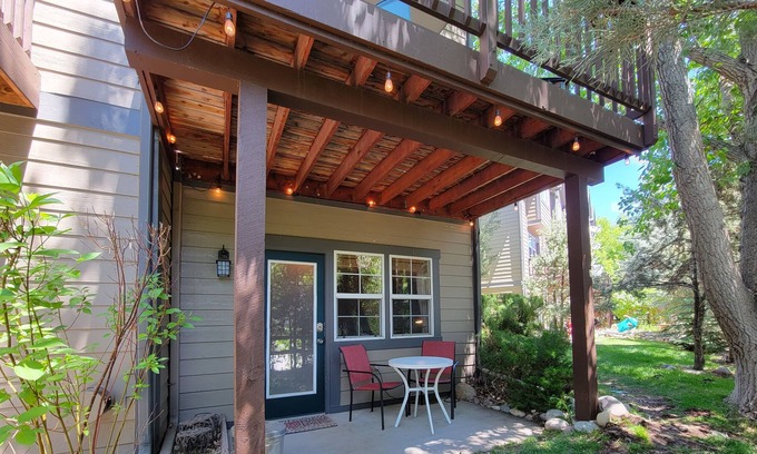 Eagle Apartment | Darling Condo Overlooking River, Private Entrance
