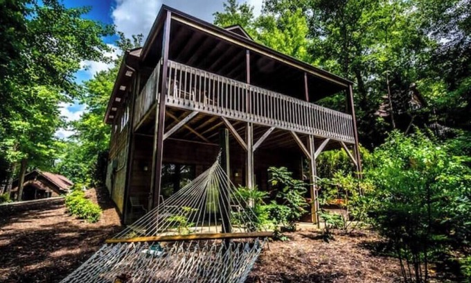 Skyland Cabin | Darling cozy cabin w/hot tub