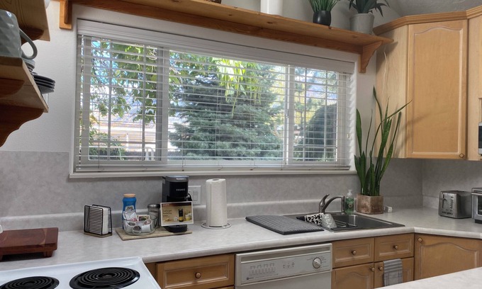 Orem Apartment | Darling secluded 1 bedroom 1 bathroom w/hot tub apartment.