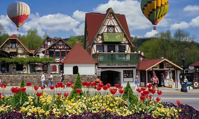 Helen Condo | 🌷 Das Tulip, the perfect place to stay in Helen. Center of town, Ground floor🏰