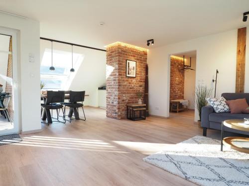 Heerstedt Apartment | "Dat Nordische Huus" - Hyggelige Ferienwohnung, Balkon, Glasfaser-Internet, Wallbox