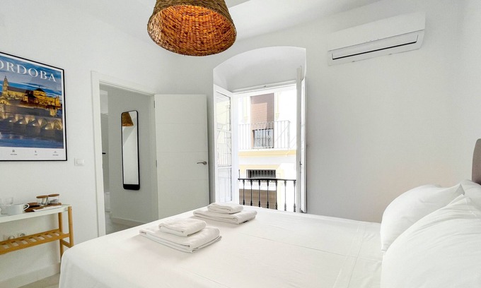 Ayamonte Bed & Breakfast | DAV002 Pinta Beautiful Modern Suite within the centre of Ayamonte