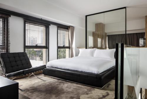 Yuzhong Hotel | David's Deer Hotel