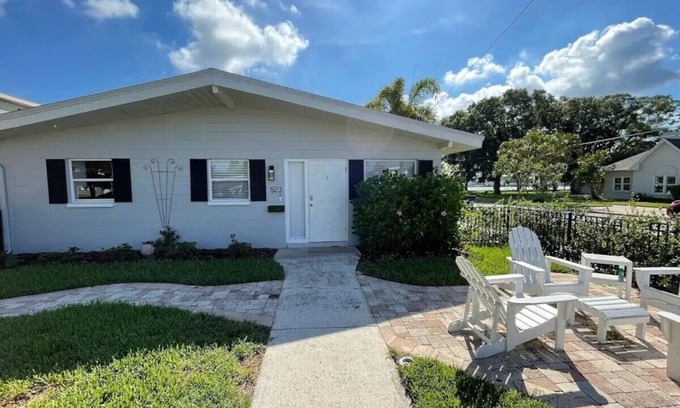 Davis Islands Apartment | Davis Islands Duplex! Overlooking Water! Tranquil and Renovated.