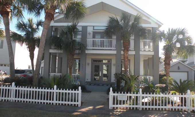 Crystal Shores House | 'Day Dream' Beach House Half Block to Beach JULY ON SALE NOW