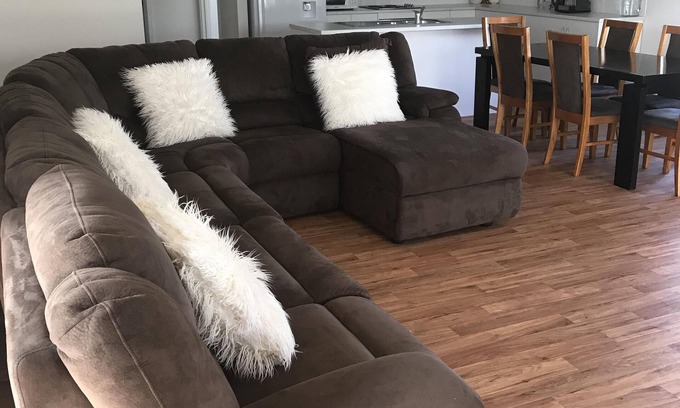 Caurnamont House | Daydreamer Double storey holiday home boasts is perfect for river holidays.