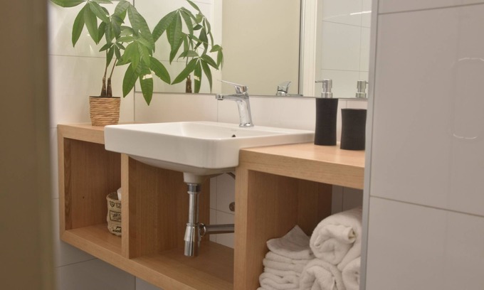 Lower Hutt Apartment | Days Bay Studio - Beach, bush and privacy