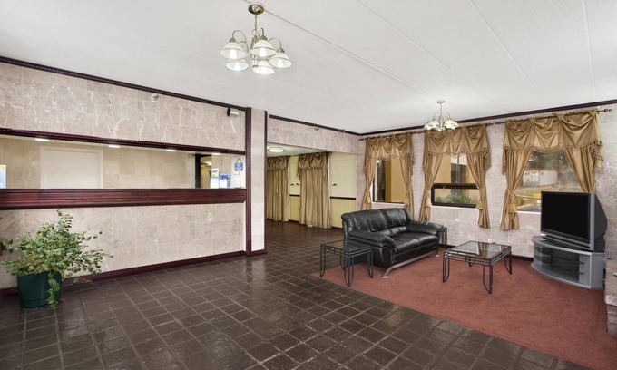 Hagerstown Hotel | Days Inn by Wyndham Hagerstown I-70