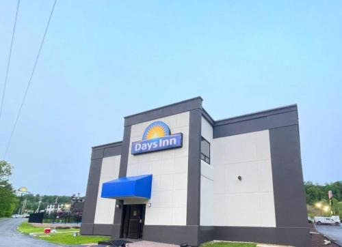 Ferndale Hotel | Days Inn by Wyndham Liberty