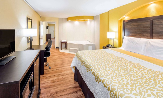 Madison Hotel | Days Inn by Wyndham Madison