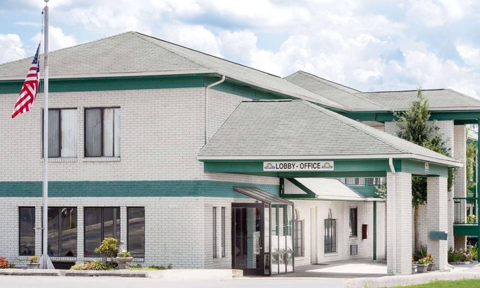 Morristown Hotel | Days Inn by Wyndham Morristown