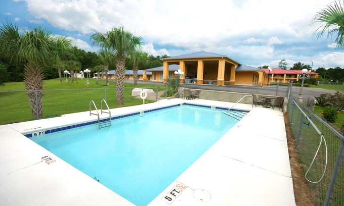 De Funiak Springs Hotel | Days Inn by Wyndham DeFuniak Springs