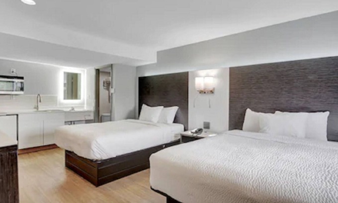 Niagara Falls Hotel | Days Inn & Suites by Wyndham Niagara Falls/Buffalo