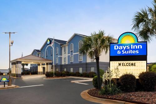 Prattville Hotel | Days Inn & Suites by Wyndham Prattville-Montgomery